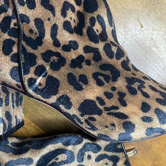 Steve Madden size 7 Leopard Pattern Ankle Booties, never worn, block heel 2.5” - Picture 14 of 14